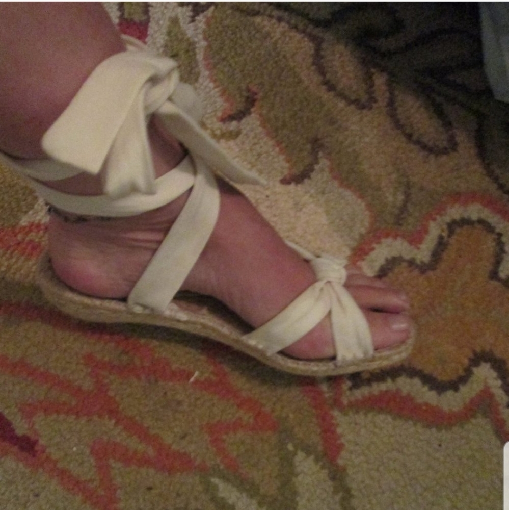 NWT DKNY Tied Up Espadrilles